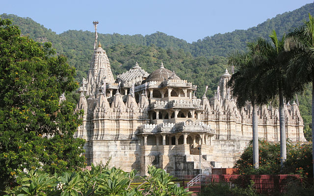 Chaumukha_Jain_temple_at_Ranakpur_in_Aravalli_range_near_Udaipur_Rajasthan_India